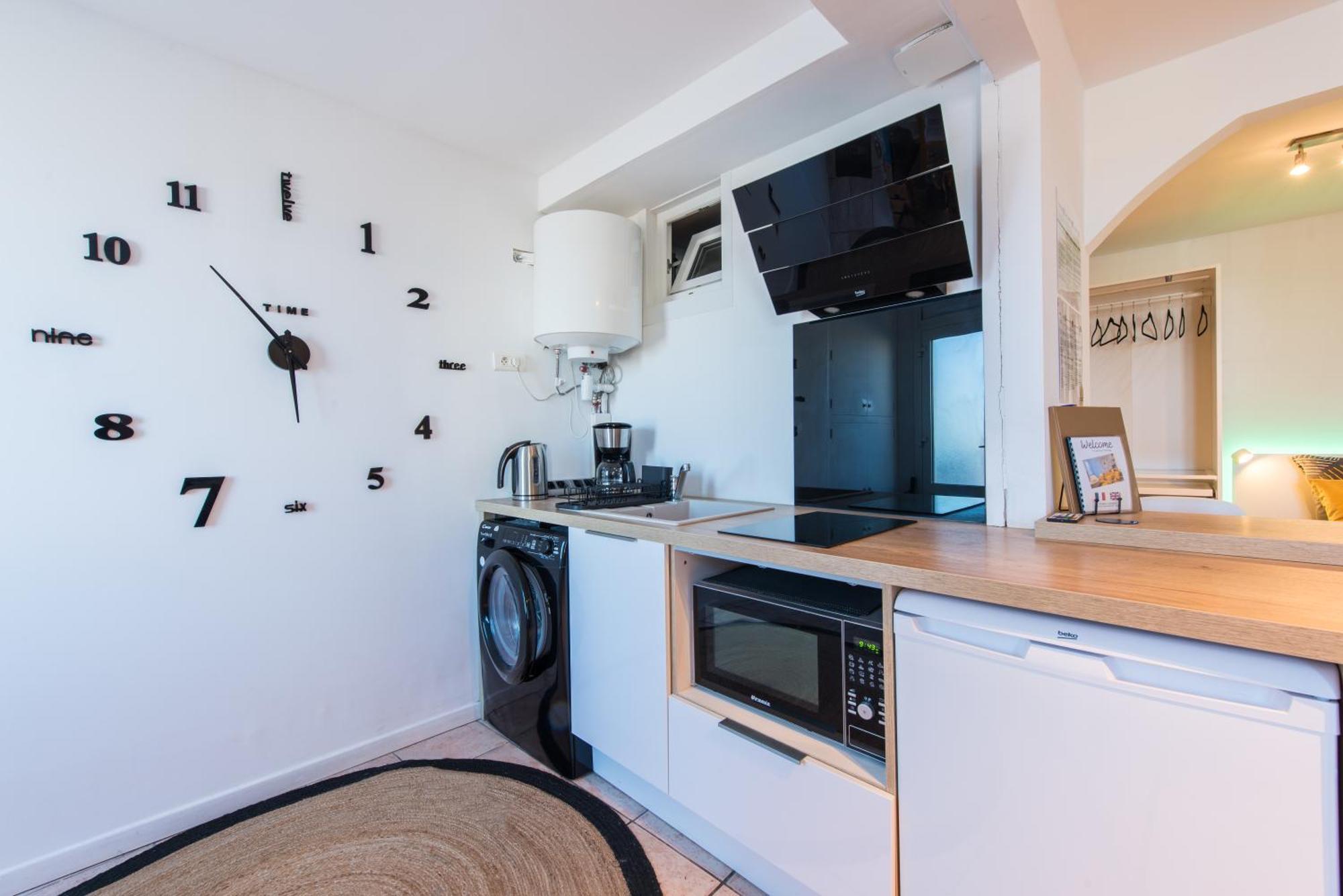 Beautiful Renovated Studio With View- Old Hyères Zewnętrze zdjęcie