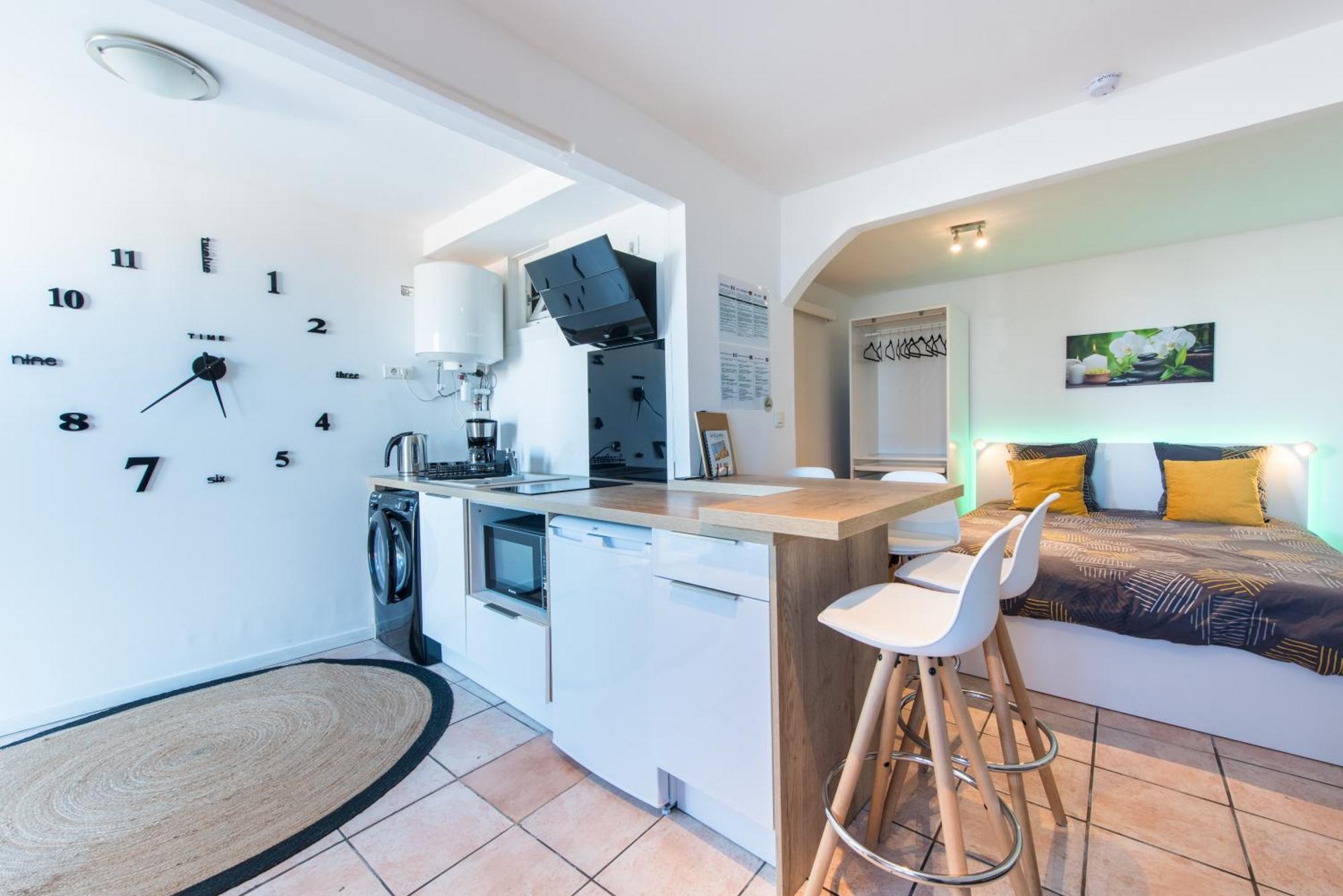 Beautiful Renovated Studio With View- Old Hyères Zewnętrze zdjęcie